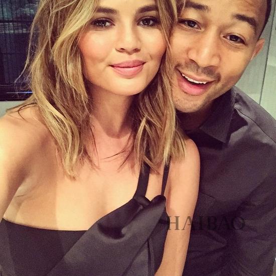 克莉茜-泰根 (Chrissy Teigen) 与老公约翰-传奇 (John Legend) 私照