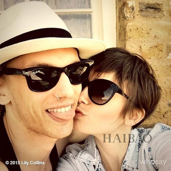 丽莉-柯林斯 (Lily Collins) Po与男友杰米-坎贝尔-鲍尔 (Jamie Campbell Bower) 私照