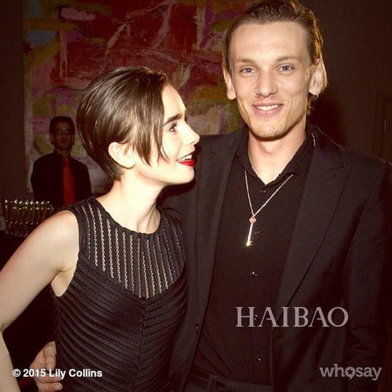 丽莉-柯林斯 (Lily Collins) Po与男友杰米-坎贝尔-鲍尔 (Jamie Campbell Bower) 私照