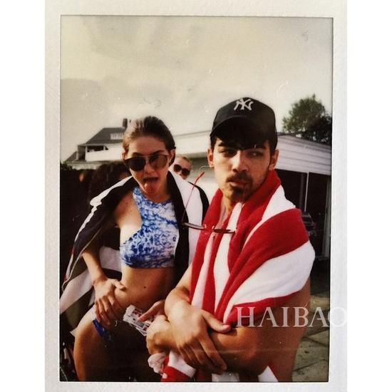吉吉-哈迪德 (Gigi Hadid) Po与男友乔-乔纳斯 (Joe Jonas) 私照