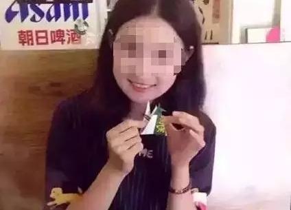 周云露在生活照中笑容甜美