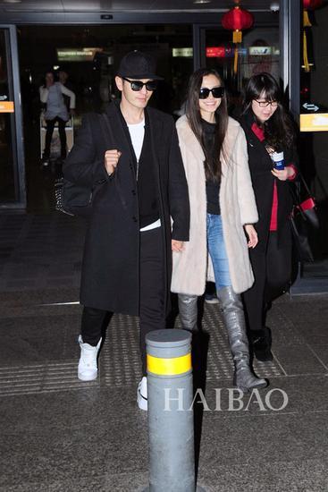 黄晓明、杨颖 (AngelaBaby) 2月28日上海浦东机场街拍