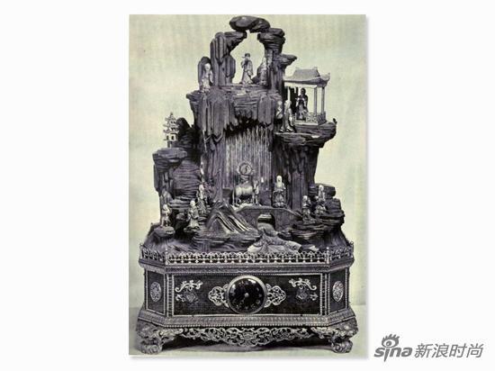 历史资料中的八仙钟,没有书,底座表盘为深色,时标为汉字
