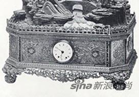 我们看到原始照片上鈡的钥匙孔位于盘面的5点和7点位