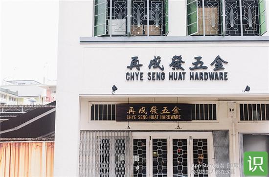 富有工业感的装饰与特色咖啡搭配得完美无缺