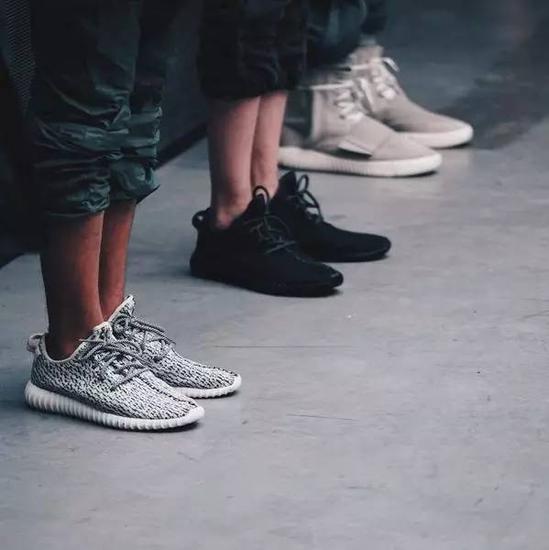 “侃 爷”和 adidas 的 Yeezy 350 Boost