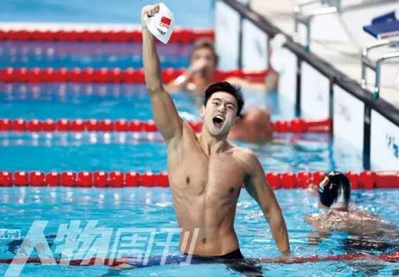 2015年8月6日，俄罗斯喀山游泳世锦赛男子100米自由泳决赛，宁泽涛庆祝夺冠