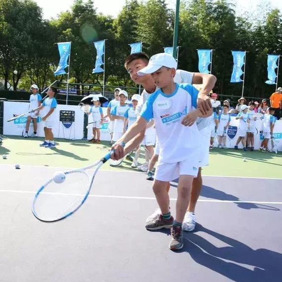 免费网球培训营开班 上海大师赛热招小囡来打