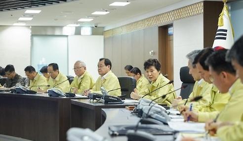 韩国总统朴槿惠20日下午6时主持召开国家安全保障会议(NSC),就朝鲜在西部战线向韩开炮一事听取报告。