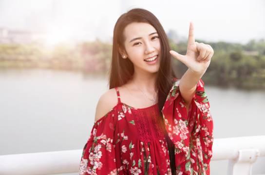 校花组团带你游集美 拍照姿势美呆了