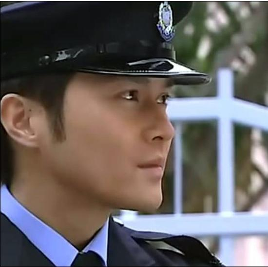 张智霖的警察形象