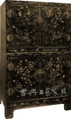 图1-1 黑漆螺钿牡丹纹顶箱柜