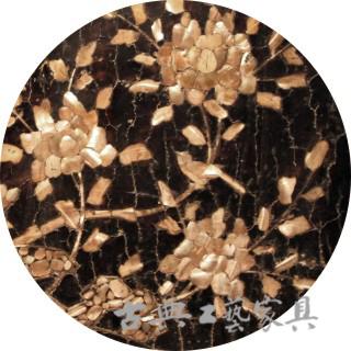 图1-3 黑漆螺钿凤凰牡丹纹箱(局部)