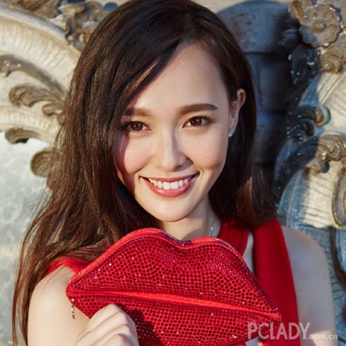 无论何时都画着粗眉毛