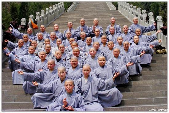 这世道存乎于人心,而佛法则是最好的调心法门。(图:佛教摄影论坛)