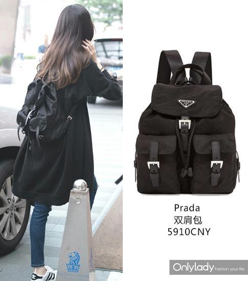 唐嫣背Prada双肩包街拍