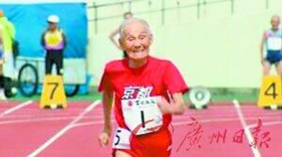 日本104岁老人每天跑步3公里，冲击新百米纪录。