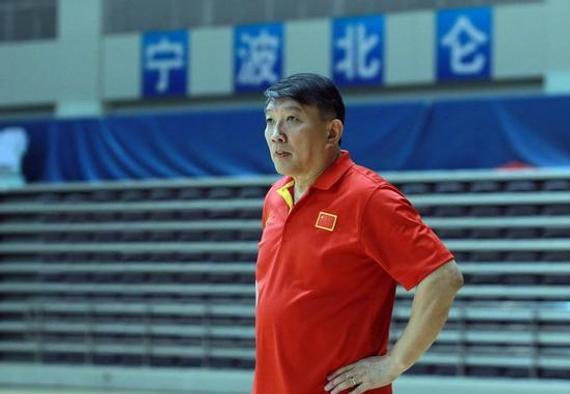 中国男篮主帅宫鲁鸣接受了媒体采访