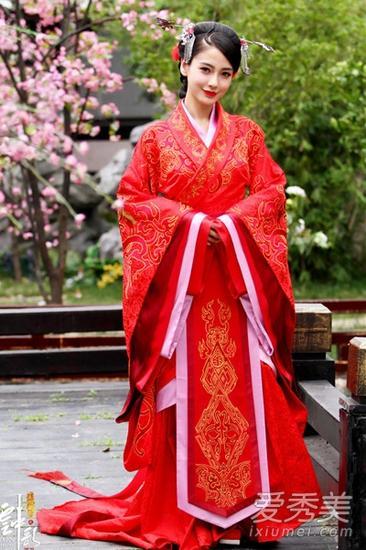 baby火红大婚汉服造型,美艳非凡