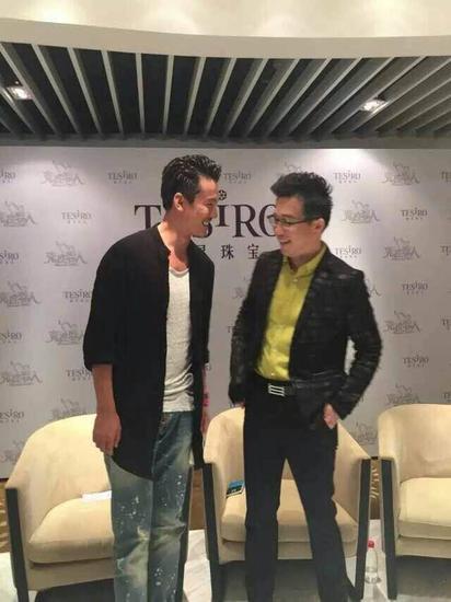 演员王东及通灵珠宝CEO沈东军(从左至右)