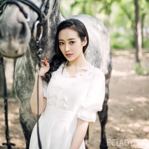 李纯的瓜子脸+大眼睛+樱桃唇