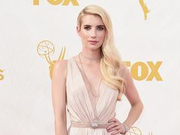 艾美奖红毯 艾玛·罗伯茨中空粉裙秀美胸 