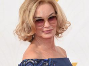 艾美奖《美恐》女主影后杰西卡黑超扮酷 