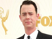 艾美奖汤姆汉克斯爱子颁奖 酷似