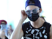 陈伟霆变高冷俊美男 全副武装现身机场