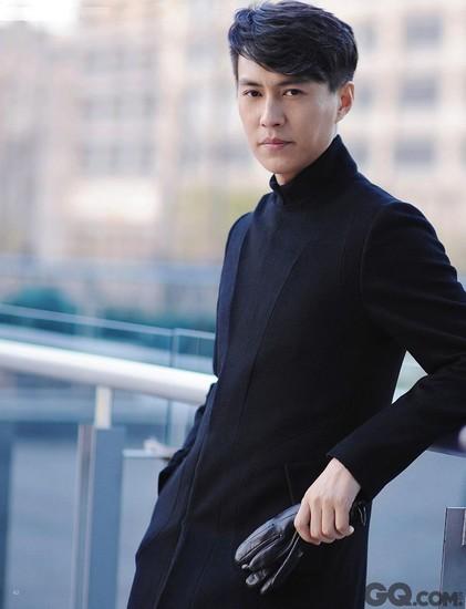 大哥明楼的扮演者靳东俘获粉丝无数