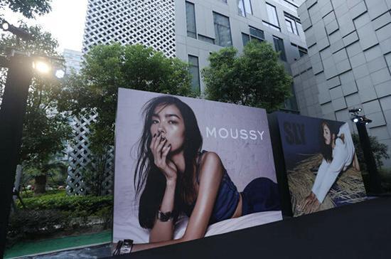 MOUSSY X 索尼自拍神器KW1限量套装揭开神秘面纱