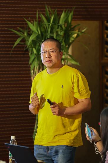 本期《名家盘道》主讲人黄勇
