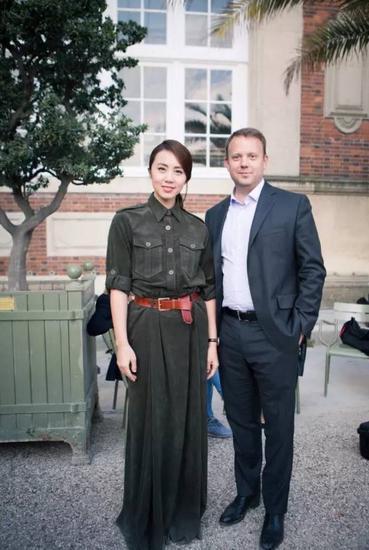 孙莉与品牌持有人Christopher Descours先生亲密合影