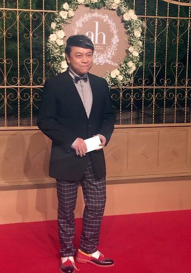 康永哥帅气现身婚礼现场