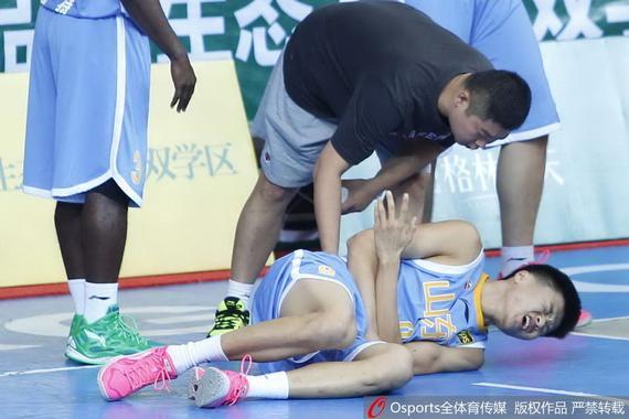 山东球员刘冠岑再度受伤
