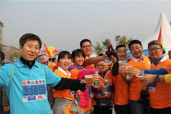 线上参与泰山国际马拉松一样得奖牌。