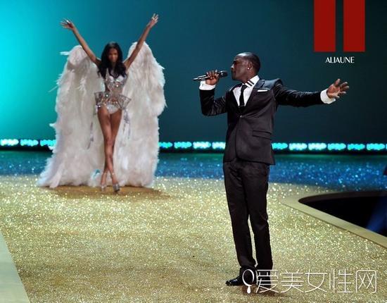 阿肯(Akon)亮相2010维秘现场