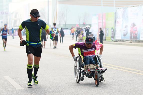 轮椅骑士张健泰马创个人纪录