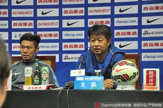 领队郑明携队员陆博飞出席发布会