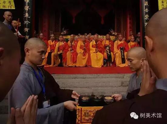 2011年,三坛大戒戒坛中央者为牛波师父卧龙寺方丈如诚禅师