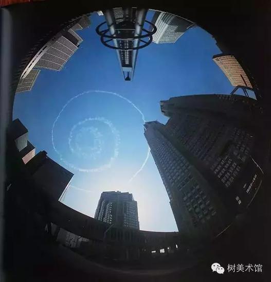 1992年,东京新宿上空《银河系》