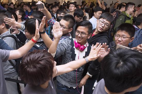 中国辽宁大连百年城Apple Store零售店
