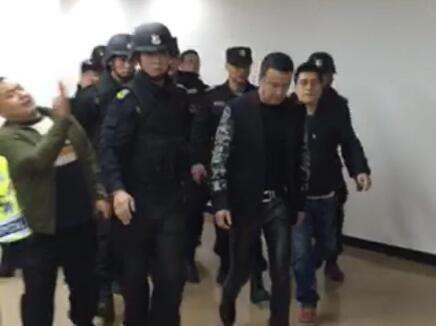网传杨坤吸毒被抓图 杨坤否认