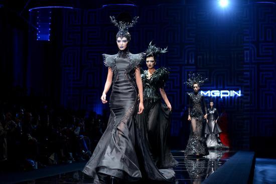 东方既红2016毛戈平MGPIN
中国风轰动中国国际时装周