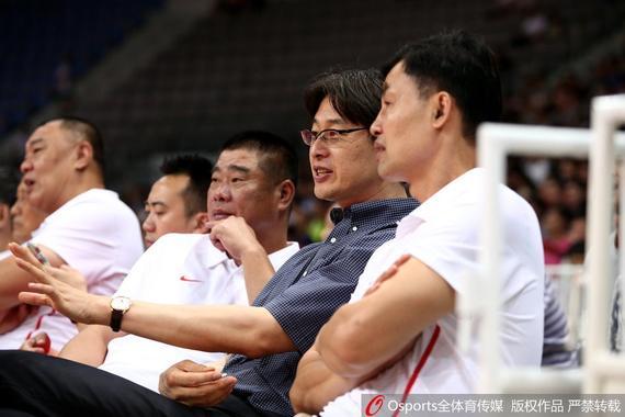 宋涛今年夏天担任了中国男篮荣誉领队