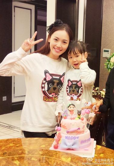 王宝强校花妻子和女儿娜娜