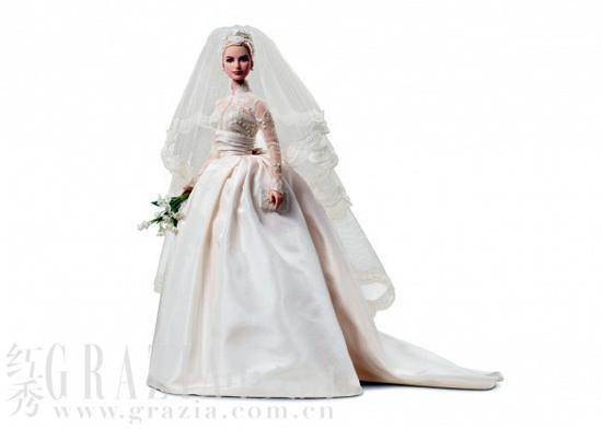 2011年,推出的以格蕾丝·凯利(Grace Kelly)王妃大婚造型为原型的芭比娃娃