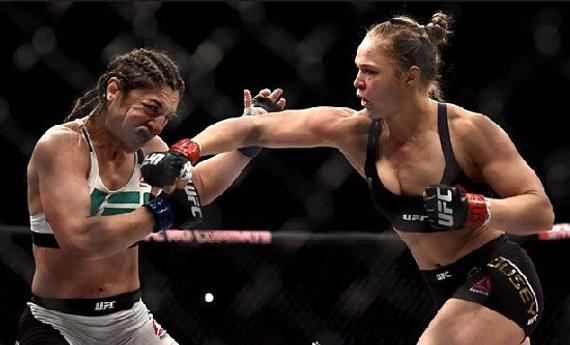 UFC女子史上5大最佳终结 罗西站立拼拳KO科雷娅