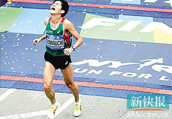 日本的业余跑者川内优辉在纽约马拉松赛当中跑出2小时13分28秒的成绩名列第六位。