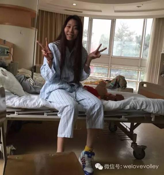 手术前的杨珺菁在病房留影